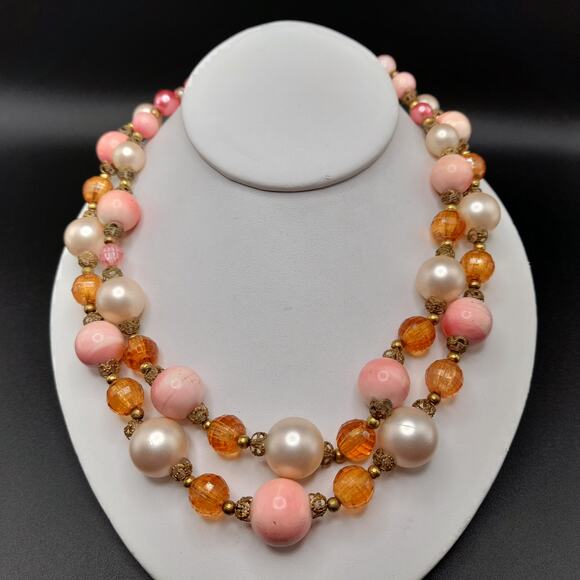 Vintage Japan Pink Bead Necklace, Molded Lucite Beads, 1950s Jewelry - Picture 9 of 15